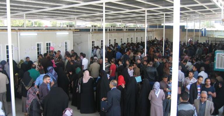 مجهولون يبتزون مراجعين في دوائر حكوميّة مجهولون يبتزون مراجعين في دوائر حكوميّة