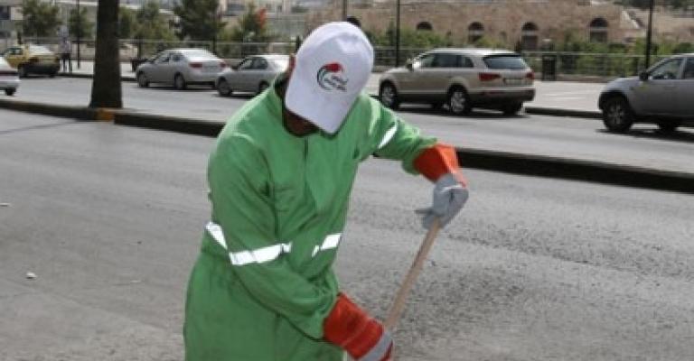 "الضمان" يعتبر مهنة "عامل وطن" خطرة ويطالب الأمانة بالكشوفات