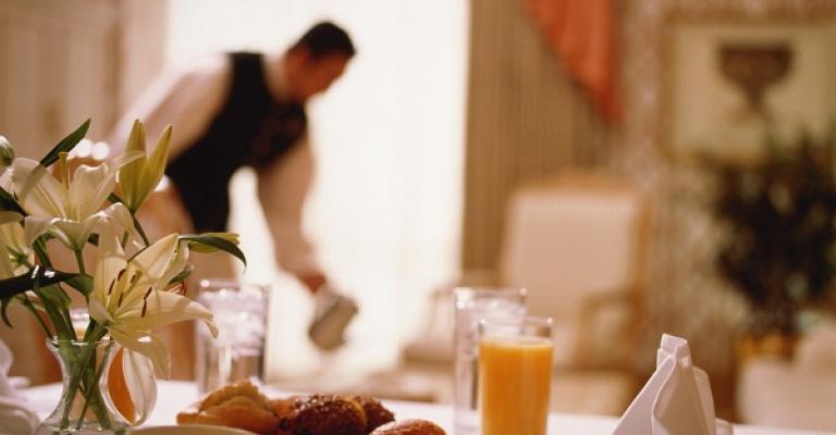 فرص عمل في قطاع الفنادق والمطاعم فرص عمل في قطاع الفنادق والمطاعم