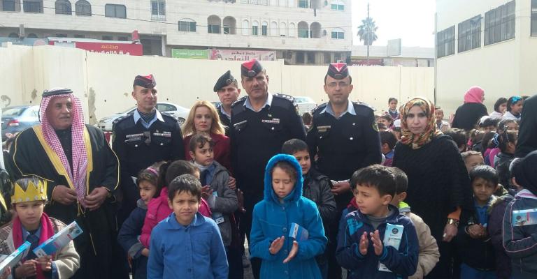 نشاطات توعوية مرورية لقسم سير الزرقاء بمدرسة زينب الاساسية نشاطات توعوية مرورية لقسم سير الزرقاء بمدرسة زينب الاساسية