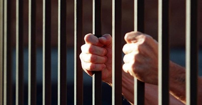 "المعلمين": قرار بحبس معتد على معلم