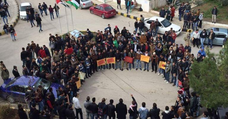 تواصل الاحتجاجات في "البوليتكنك" على فصل وانذار طلبة بسبب منشورات "فيسبوك"