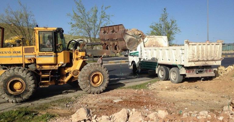 الأمانة ترفع نحو 6 آلاف من الأنقاض