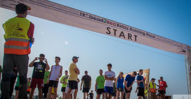 "الرياضيون" بطل سباق الركض تتابع من البحر الميت للبحر الأحمر "الرياضيون" بطل سباق الركض تتابع من البحر الميت للبحر الأحمر