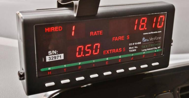 بدء مخالفة التكاسي غير المعدلة للعدادات