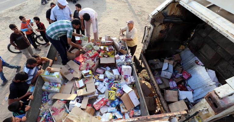 ضبط وإتلاف أغذية فاسدة بمعان