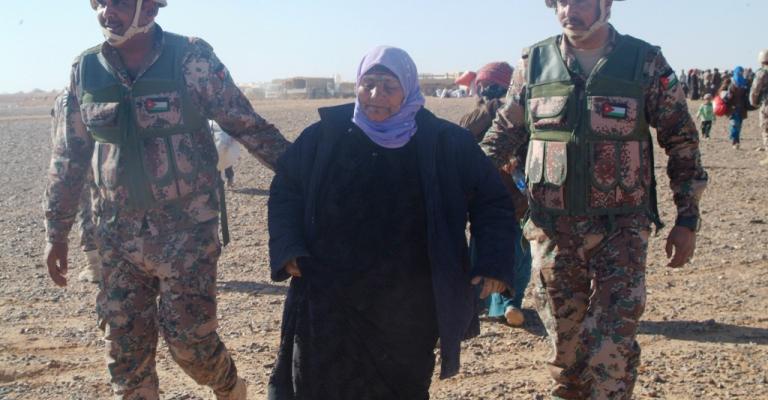 دخول 306 لاجئين سوريين