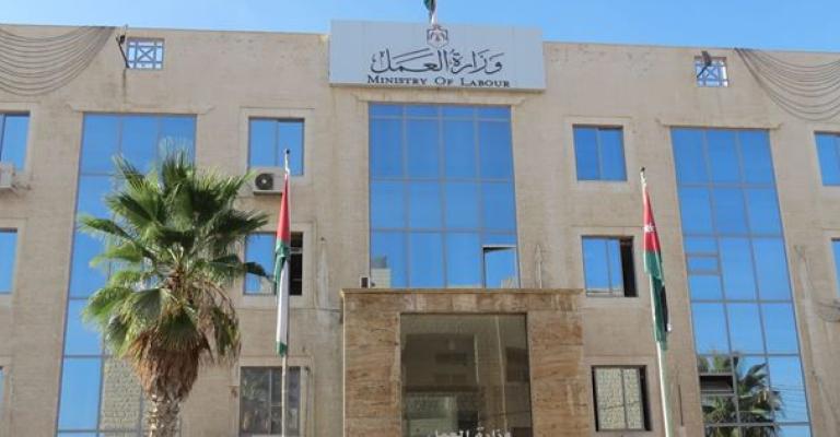 "العمل": لا تكلفة على إعفاء السوريين من رسوم تصاريح العمل