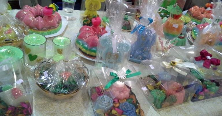 صناعة الشموع تُخرج زرقاويات من ظلمة الحاجة الى نور الحياة الكريمة صناعة الشموع تُخرج زرقاويات من ظلمة الحاجة الى نور الحياة الكريمة