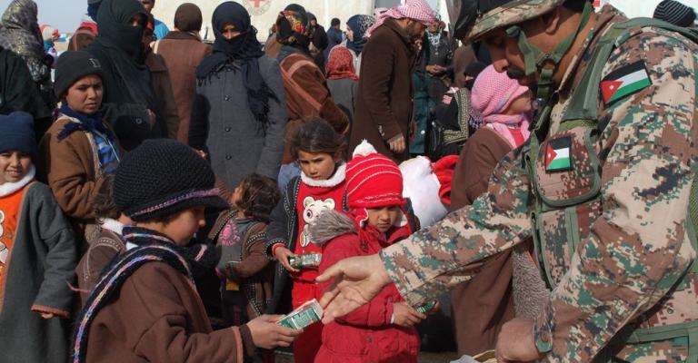 دخول 300 ولاجئين سوريين اثنين للأردن