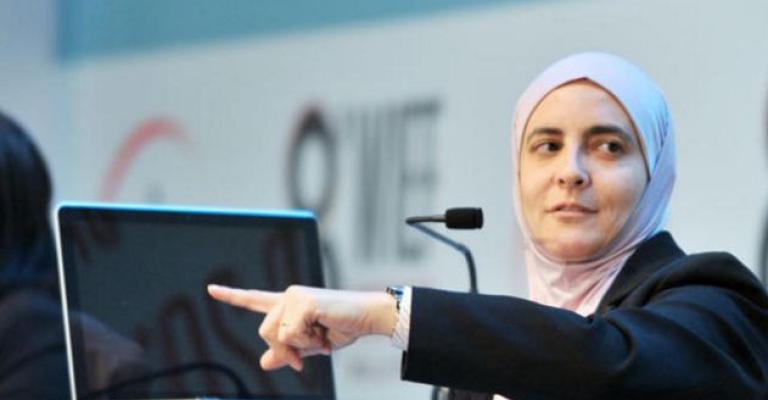 رنا الدجاني.. العالمة الأردنية التي تعتمر "خمس قبعات"