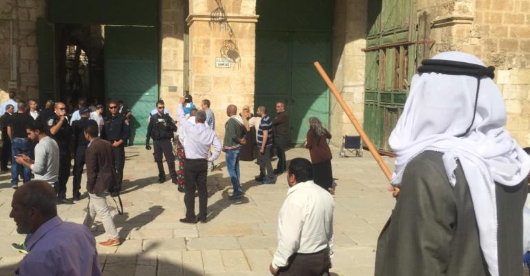 حراس الأقصى يطردون متطرفين من باحات الحرم