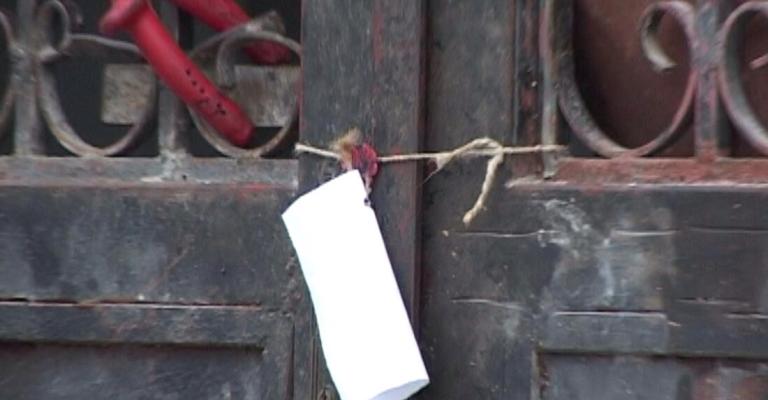 اربد: إغلاق مصنع وإتلاف مواد غذائية فاسدة