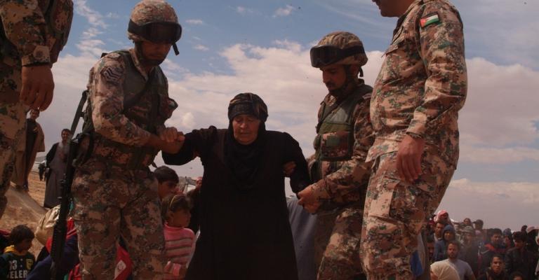 دخول 306 لاجئين سوريين للأردن