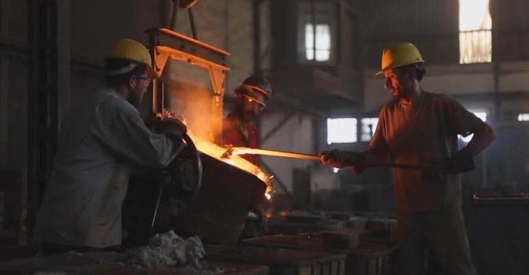 حزب الوحدة يؤكد حق العمال بتنظيم نقابات