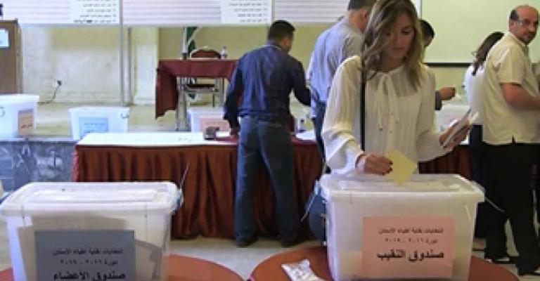 "الإنجاز" و"العمل الوطني" تتقاسمان مقاعد "أطباء الأسنان"