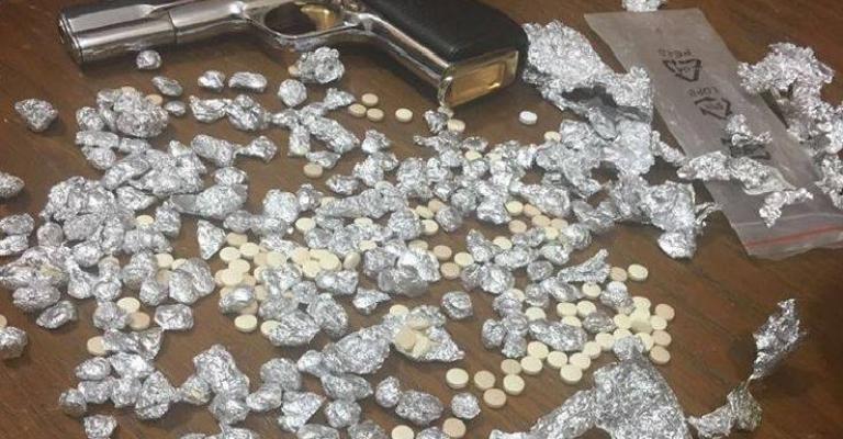 القبض على 11 شخصاً بتهم مخدرات