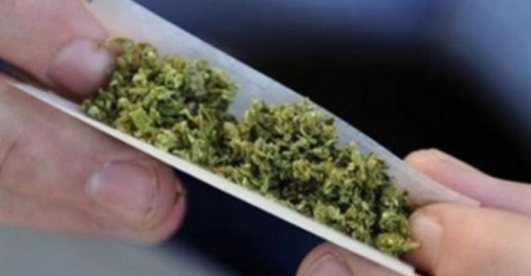 القبض على مشتبه بهم بقضايا مخدرات