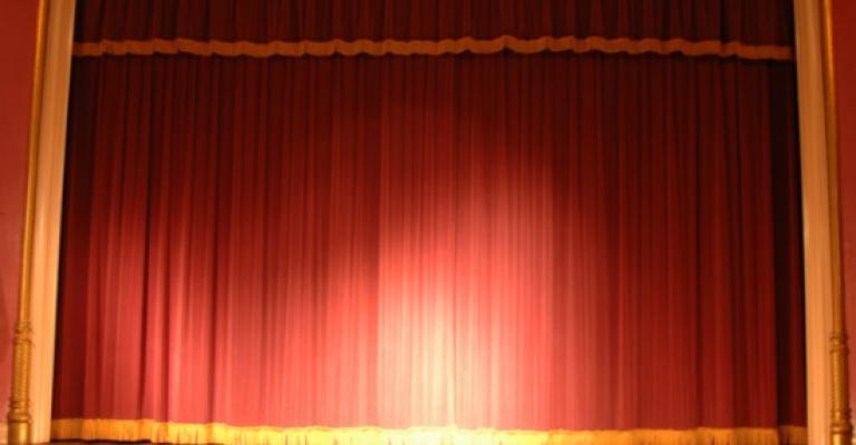 عرض مسرحية "من قال إننا أحياء " في اليرموك عرض مسرحية "من قال إننا أحياء " في اليرموك