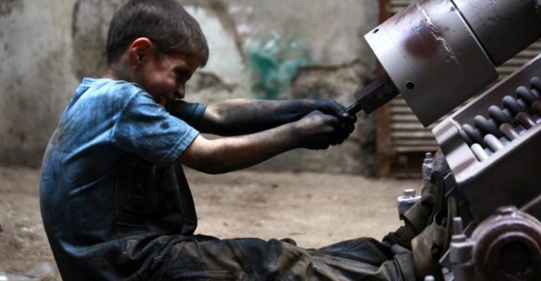 وزارة العمل: ضبط مصنع باليادودة يعمل على تشغيل الأطفال وزارة العمل: ضبط مصنع باليادودة يعمل على تشغيل الأطفال