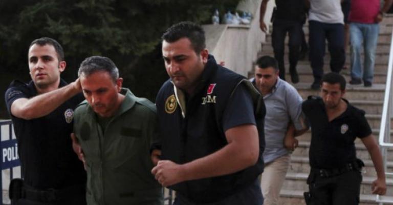 تركيا.. توقيف 6 آلاف عسكري تركيا.. توقيف 6 آلاف عسكري