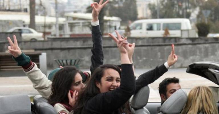 2220 مخالفة وحجز 48 مركبة وضبط شخصين أطلقا عيارات نارية احتفالاً بالتوجيهي