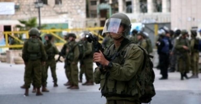 الاحتلال يواصل حصار وإغلاق الطرق في الخليل الاحتلال يواصل حصار وإغلاق الطرق في الخليل