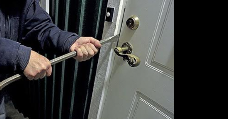 الأمن يلقي القبض على 5 أشخاص بتهمة سرقة 48 منزلاً و7 مركبات في عمّان