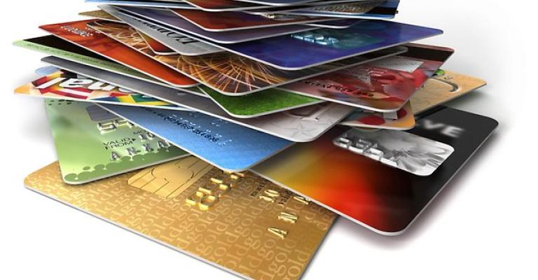 القبض على مشتبه به بسرقات وتزوير عن طريق 33 بطاقة ائتمان مزورة