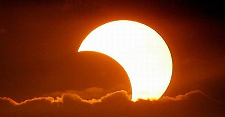 كسوف جزئي للشمس الخميس