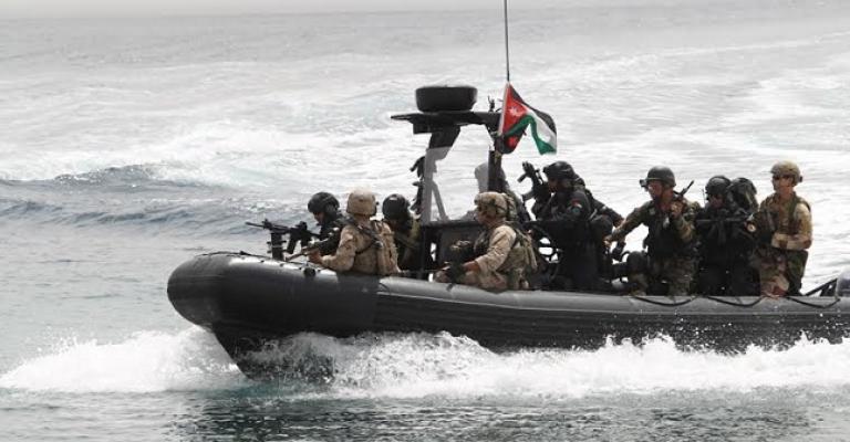 البحرية الملكية تعترض زورقاً بحرياً دخل مياه الأردن الإقليمية