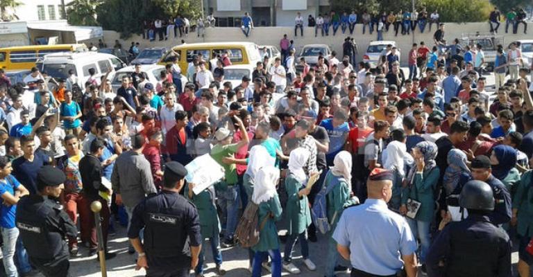 انتهاء اعتصام الطلبة في إربد بعد وعود للعمل بنظام الساعات القديم