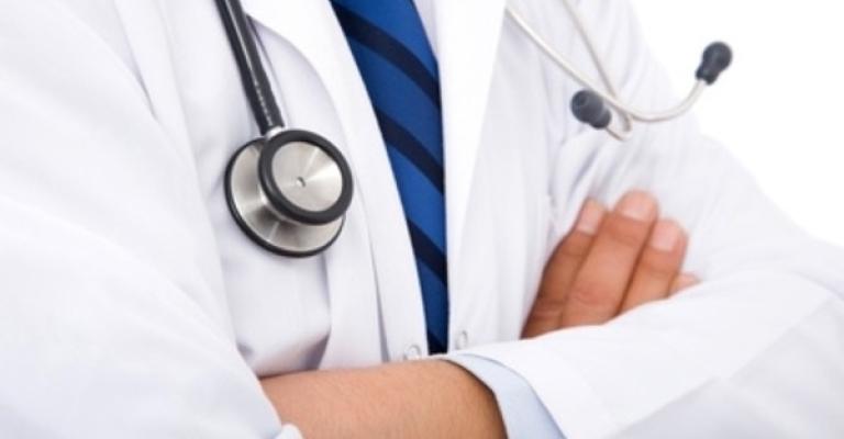 نقابة الأطباء: الوزارة بصدد تعيين 400 طبيب نقابة الأطباء: الوزارة بصدد تعيين 400 طبيب