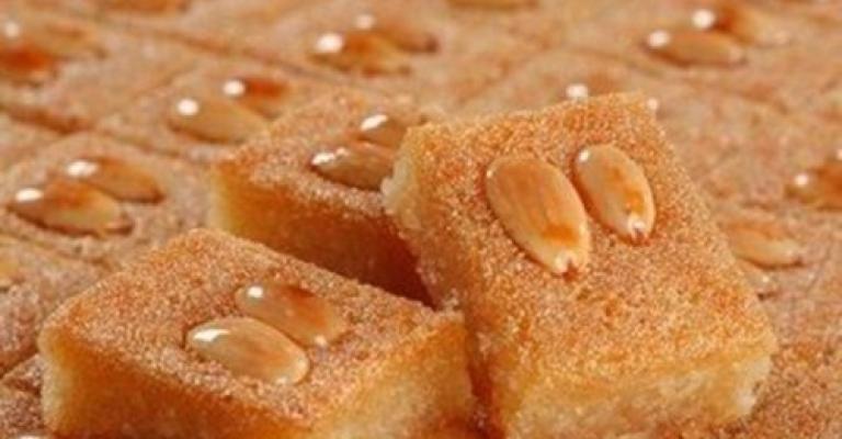 اغلاق مشغل منزلي لتصنيع الحلويات واتلاف محتوياته