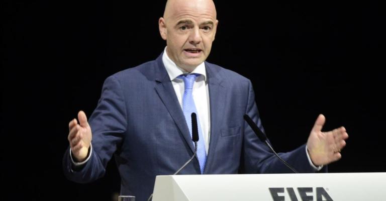 رئيس الفيفا يحضر نهائي المونديال في عمان رئيس الفيفا يحضر نهائي المونديال في عمان
