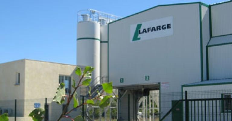 عمال "لافارج" يطالبون بإنصافهم من إعادة الهيكلة