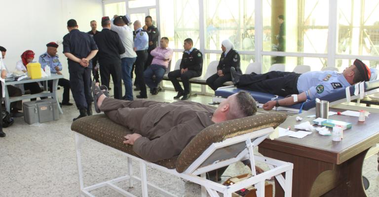 نزلاء "سواقة" يتبرعون بالدم نزلاء "سواقة" يتبرعون بالدم