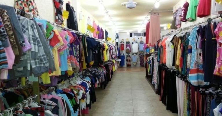 تباين آراء تجار الألبسة حول تحديد 4 مواسم للتنزيلات