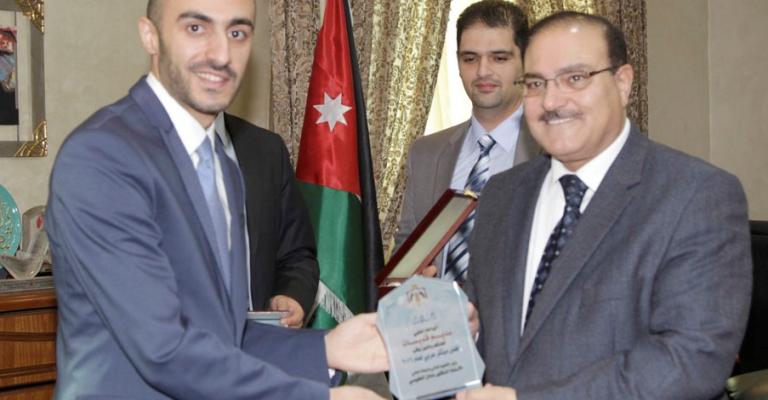 تكريم المبتكر قديسات تكريم المبتكر قديسات