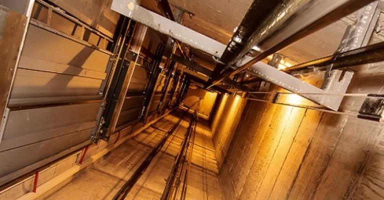 وفاة عامل إثر سقوط مصعد بالعبدلي وفاة عامل إثر سقوط مصعد بالعبدلي