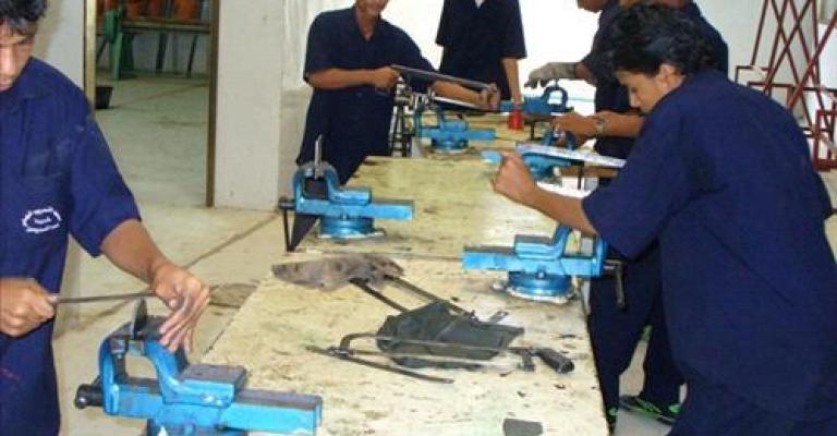 "الكتاب والسنة" توفر برنامج دبلوم مهني للاجئين السوريين "الكتاب والسنة" توفر برنامج دبلوم مهني للاجئين السوريين