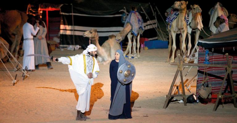 "كثبان" يعيد تأثيث المكان وينهض على السينوغرافيا