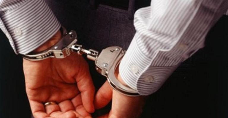 الانتربول تسلم مطلوب