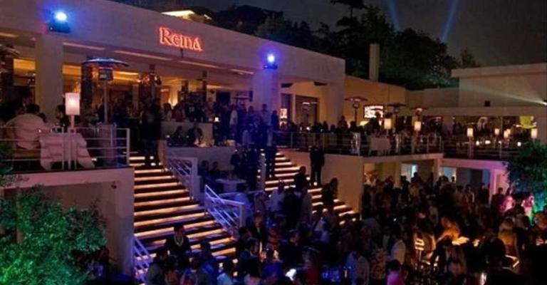 وصول جثامين قتلى الهجوم المسلح في اسطنبول وصول جثامين قتلى الهجوم المسلح في اسطنبول