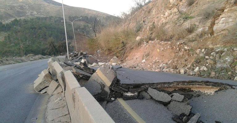 إغلاق طريق اربد عمان بسبب انهيار جبلي