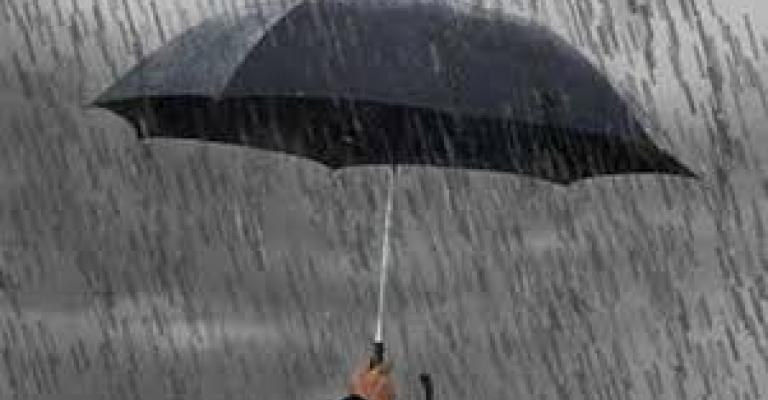 كتلة هوائية باردة وماطرة الليلة وثلوج على المرتفعات