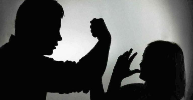 تعنيف النساء.. ظاهرة تتفاقم وعقبات أمام تقديم الشكاوي تعنيف النساء.. ظاهرة تتفاقم وعقبات أمام تقديم الشكاوي