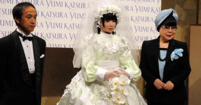 روبوت يؤدي "كل المهام الزوجية"