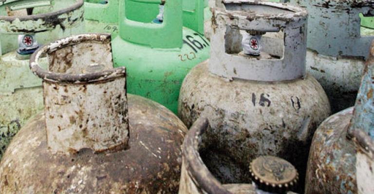 مصدر: لا توجه لرفع سعر اسطوانة الغاز مصدر: لا توجه لرفع سعر اسطوانة الغاز