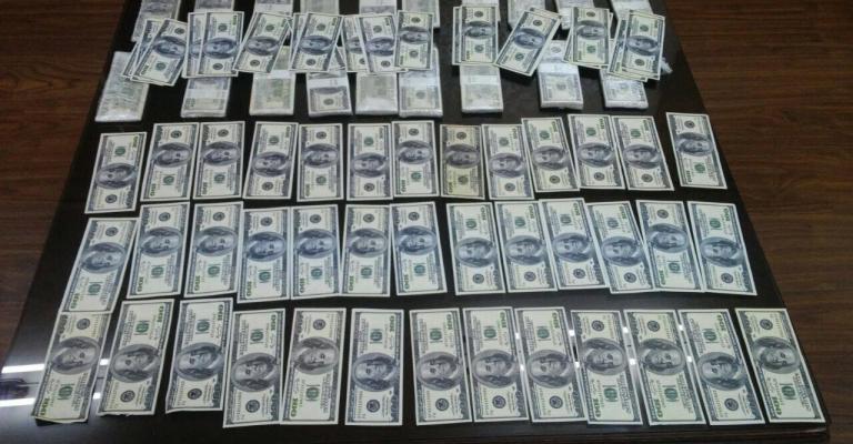 مكافحة المخدرات تضبط 200 الف دولار مزيف مكافحة المخدرات تضبط 200 الف دولار مزيف
